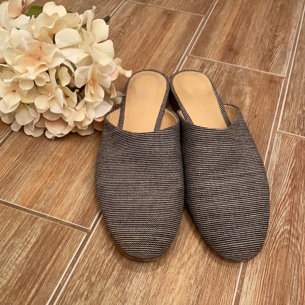 Clarks flat mules